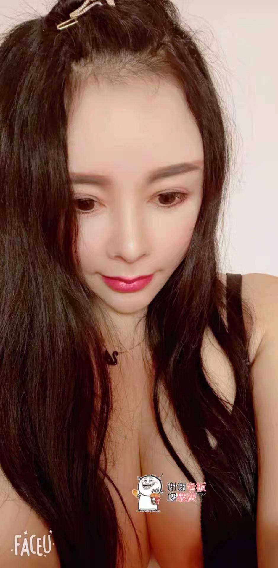 性价比高颜值大灯女